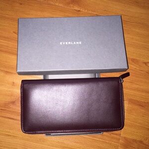 Everlane slim zip wallet burgundy